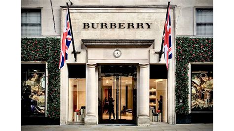 le camicie di burberry sono fatte in turchia|Burberry, storia del marchio e fatturato dell’azienda oggi.